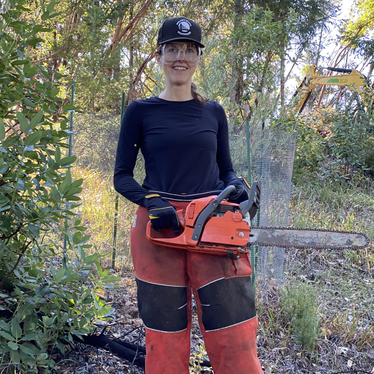 kristina-holding-chainsaw-smiling